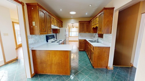 363 Richfield Road, Edmonton, AB - Indoor Photo Showing Kitchen With Double Sink