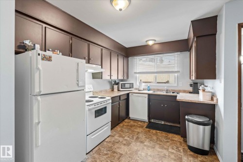 21 Fenwick Crescent, St. Albert, AB - Indoor Photo Showing Kitchen