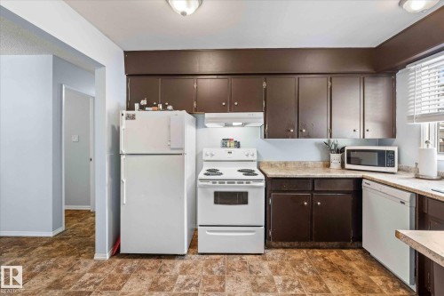 21 Fenwick Crescent, St. Albert, AB - Indoor Photo Showing Kitchen
