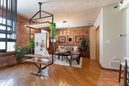301 10141 95 Street, Edmonton, AB - Indoor