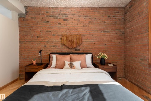 301 10141 95 Street, Edmonton, AB - Indoor Photo Showing Bedroom