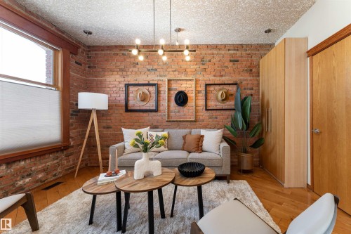 301 10141 95 Street, Edmonton, AB - Indoor Photo Showing Living Room