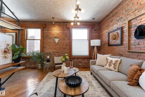 301 10141 95 Street, Edmonton, AB - Indoor Photo Showing Living Room