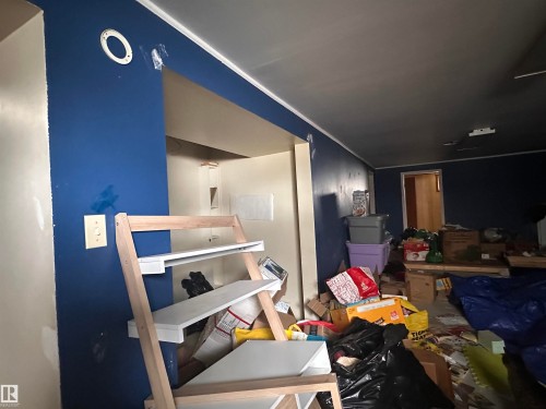 Interior room with contrasting wall colors, featuring a blue wall and a cream-colored wall - 9724 102 Avenue, Westlock, AB - Indoor Photo Showing Other Room