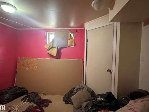 Room featuring a window and a closed door - 9724 102 Avenue, Westlock, AB - Indoor