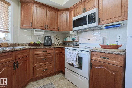 314 8528 82 Avenue, Edmonton, AB - Indoor Photo Showing Kitchen