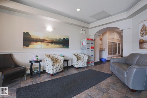 314 8528 82 Avenue, Edmonton, AB - Indoor Photo Showing Living Room