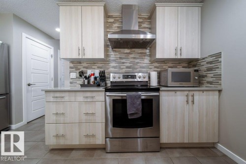 5904 Anthony Crescent, Edmonton, AB - Indoor Photo Showing Kitchen With Upgraded Kitchen