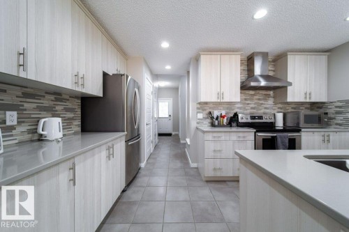 5904 Anthony Crescent, Edmonton, AB - Indoor Photo Showing Kitchen With Upgraded Kitchen
