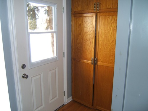 Entrance area featuring a door with a window, oak wood cabinetry, and light-colored walls - 5023 50 Street, Two Hills, AB - Indoor Photo Showing Other Room