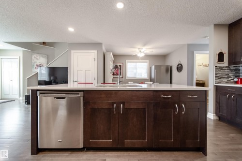 839 37 Avenue, Edmonton, AB - Indoor Photo Showing Kitchen