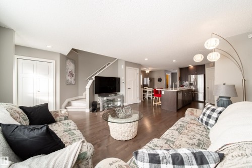 839 37 Avenue, Edmonton, AB - Indoor Photo Showing Living Room