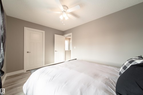 839 37 Avenue, Edmonton, AB - Indoor Photo Showing Bedroom