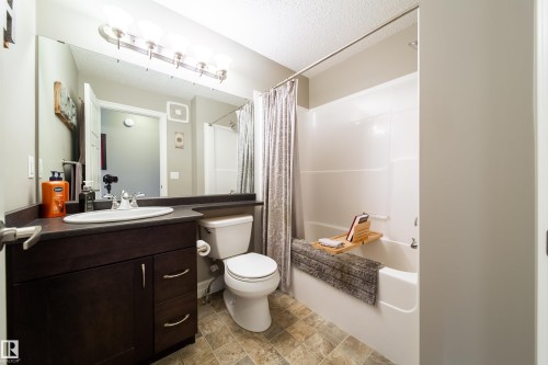 839 37 Avenue, Edmonton, AB - Indoor Photo Showing Bathroom