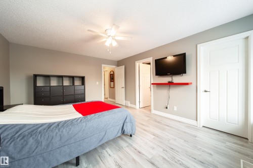 839 37 Avenue, Edmonton, AB - Indoor Photo Showing Bedroom