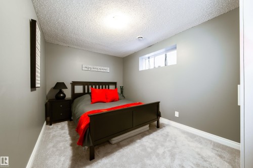 839 37 Avenue, Edmonton, AB - Indoor Photo Showing Bedroom