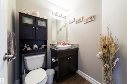 839 37 Avenue, Edmonton, AB - Indoor Photo Showing Bathroom