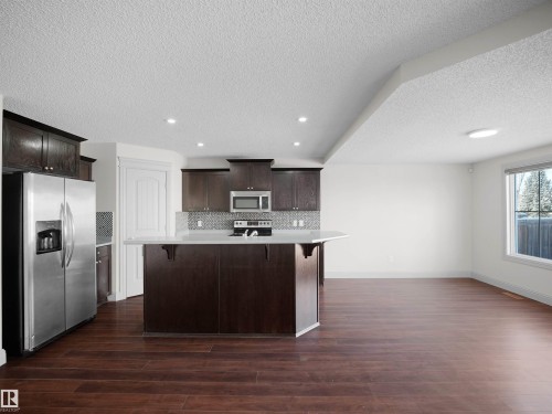 6116 10 Avenue, Edmonton, AB - Indoor Photo Showing Kitchen
