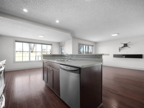 6116 10 Avenue, Edmonton, AB - Indoor Photo Showing Kitchen