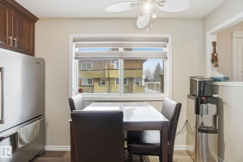 150 Woodborough Way, Edmonton, AB - Indoor Photo Showing Dining Room
