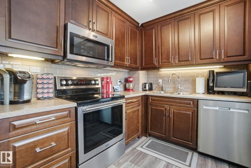 150 Woodborough Way, Edmonton, AB - Indoor Photo Showing Kitchen With Stainless Steel Kitchen