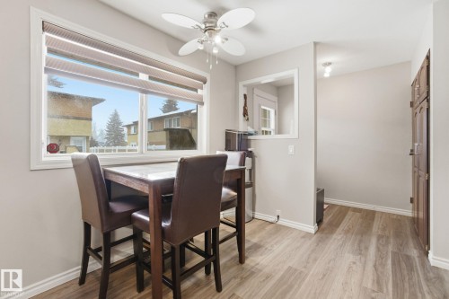 150 Woodborough Way, Edmonton, AB - Indoor Photo Showing Dining Room
