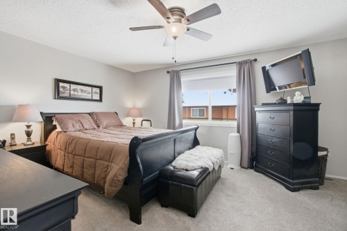 150 Woodborough Way, Edmonton, AB - Indoor Photo Showing Bedroom