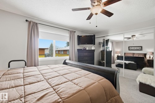 150 Woodborough Way, Edmonton, AB - Indoor Photo Showing Bedroom