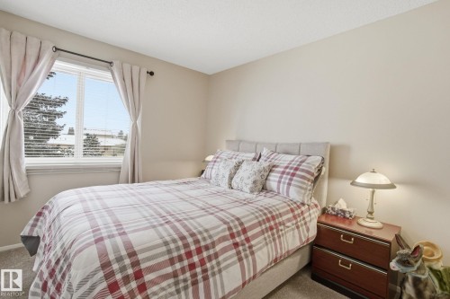 150 Woodborough Way, Edmonton, AB - Indoor Photo Showing Bedroom