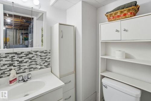 150 Woodborough Way, Edmonton, AB - Indoor