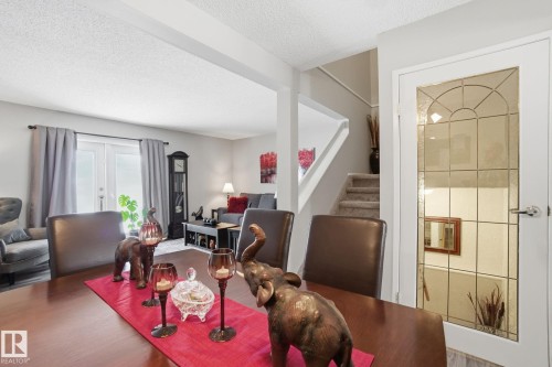 150 Woodborough Way, Edmonton, AB - Indoor Photo Showing Dining Room