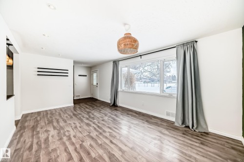 10532 47 Street, Edmonton, AB - Indoor Photo Showing Other Room