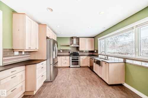 10532 47 Street, Edmonton, AB - Indoor Photo Showing Kitchen