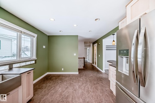 10532 47 Street, Edmonton, AB - Indoor