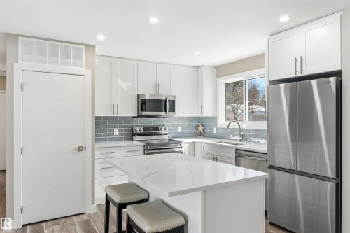 11 Sonora Drive, St. Albert, AB - Indoor Photo Showing Kitchen With Stainless Steel Kitchen With Upgraded Kitchen