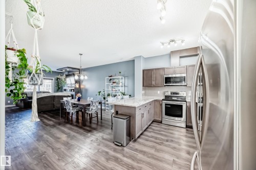 259 Robinson Drive, Leduc, AB - Indoor Photo Showing Kitchen With Upgraded Kitchen