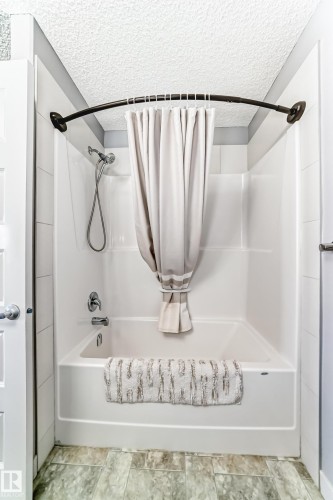 259 Robinson Drive, Leduc, AB - Indoor Photo Showing Bathroom