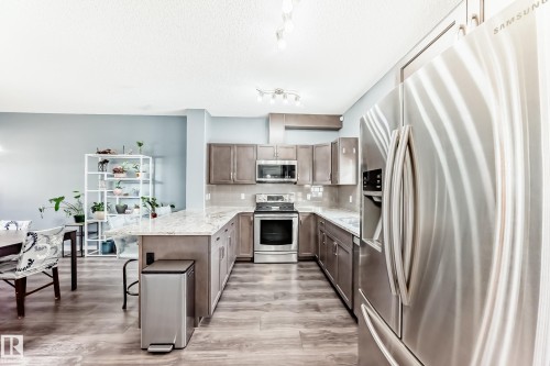 259 Robinson Drive, Leduc, AB - Indoor Photo Showing Kitchen With Upgraded Kitchen