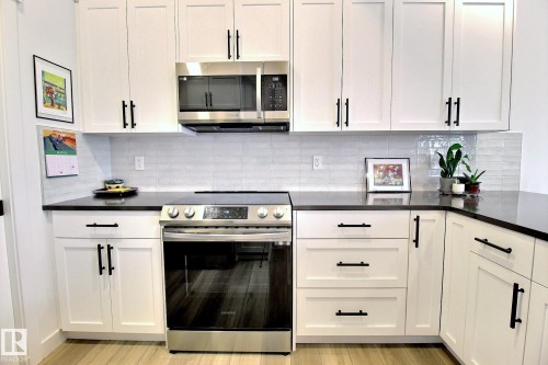 30 1910 Collip View, Edmonton, AB - Indoor Photo Showing Kitchen