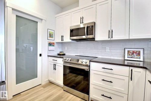30 1910 Collip View, Edmonton, AB - Indoor Photo Showing Kitchen