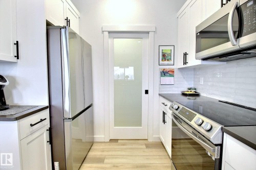 30 1910 Collip View, Edmonton, AB - Indoor Photo Showing Kitchen