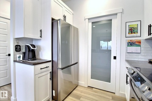 30 1910 Collip View, Edmonton, AB - Indoor Photo Showing Kitchen