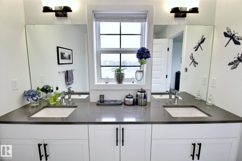 30 1910 Collip View, Edmonton, AB - Indoor Photo Showing Bathroom