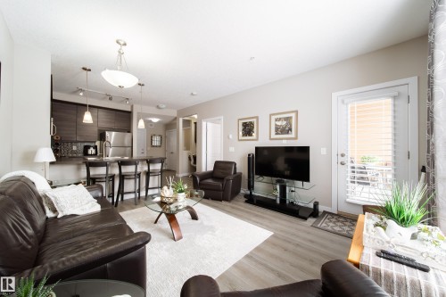112 2588 Anderson Way, Edmonton, AB - Indoor Photo Showing Living Room