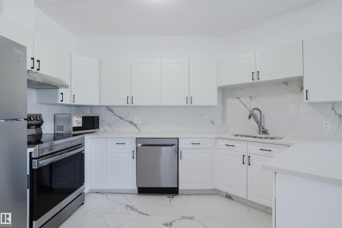 703 9919 105 Street, Edmonton, AB - Indoor Photo Showing Kitchen