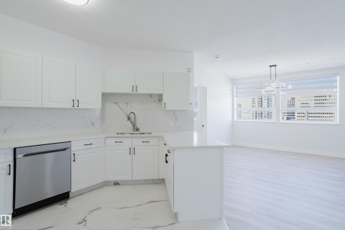 703 9919 105 Street, Edmonton, AB - Indoor Photo Showing Kitchen