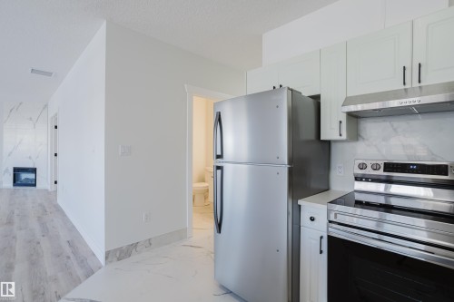 703 9919 105 Street, Edmonton, AB - Indoor Photo Showing Kitchen