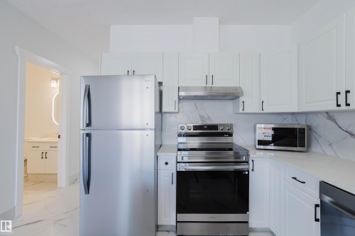 703 9919 105 Street, Edmonton, AB - Indoor Photo Showing Kitchen