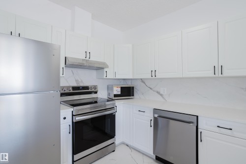 703 9919 105 Street, Edmonton, AB - Indoor Photo Showing Kitchen