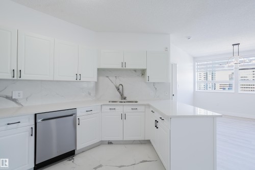 703 9919 105 Street, Edmonton, AB - Indoor Photo Showing Kitchen